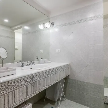 Un Passo Dalla Torre Apartman *