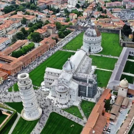 Un Passo Dalla Torre